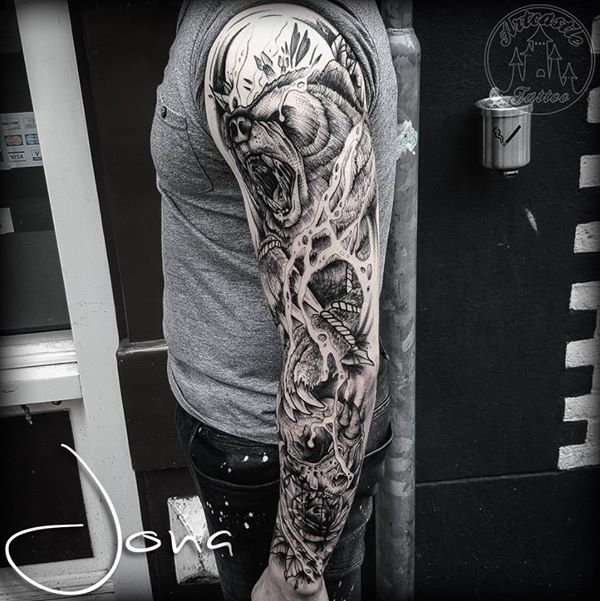 ArtCastleTattoo Tattoo ArtiestJona Full sleeve in blackwork style with a Bear Catskull Roses and dotwork Blackwork