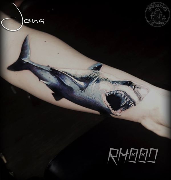 ArtCastleTattoo Tattoo ArtiestJona Realistic great white shark tattoo Color