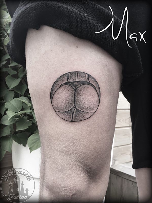 ArtCastleTattoo Tattoo ArtiestMax Artwork by Ravian Derriere tattoo upper leg Dotwork