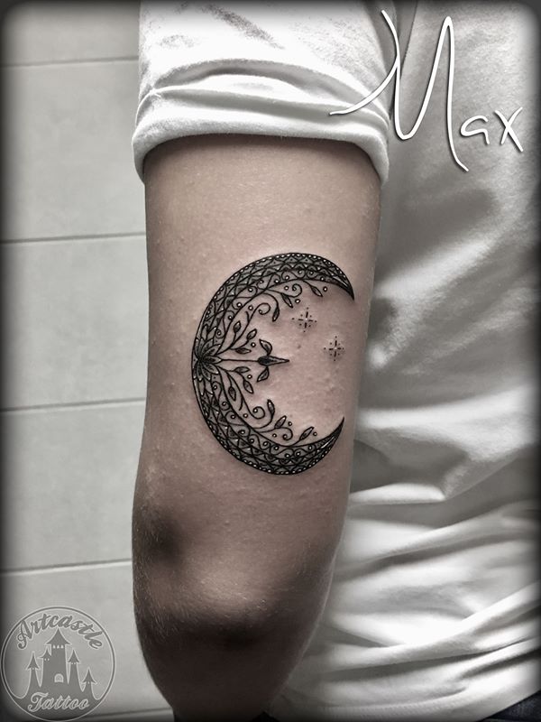 ArtCastleTattoo Tattoo ArtiestMax Detailed moon tattoo back of arm Mandala