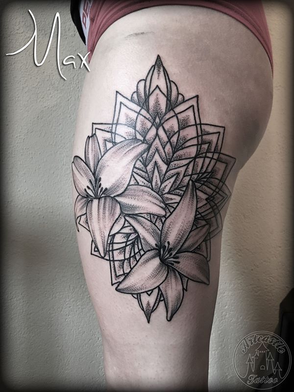 ArtCastleTattoo Tattoo ArtiestMax Mandala with flowers on leg. Mandala Mandala