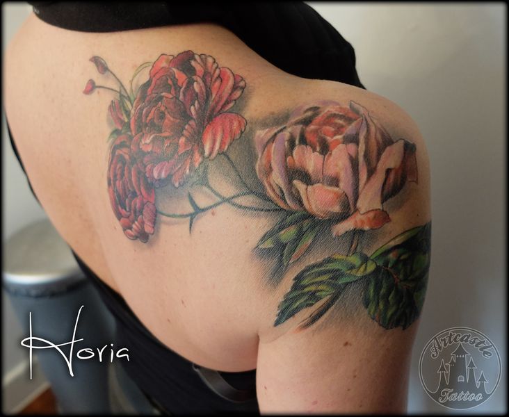 ArtCastleTattoo Tattoo ArtiestPrive Horia Realistic flower tattoo in full color on shoulder Color