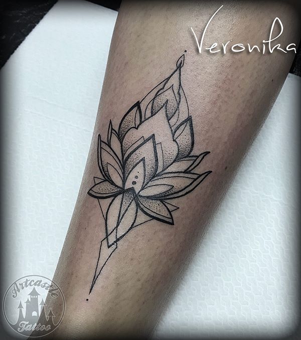 ArtCastleTattoo Tattoo ArtiestVeronika Lotus mandala tattoo with dotwork shading Mandala